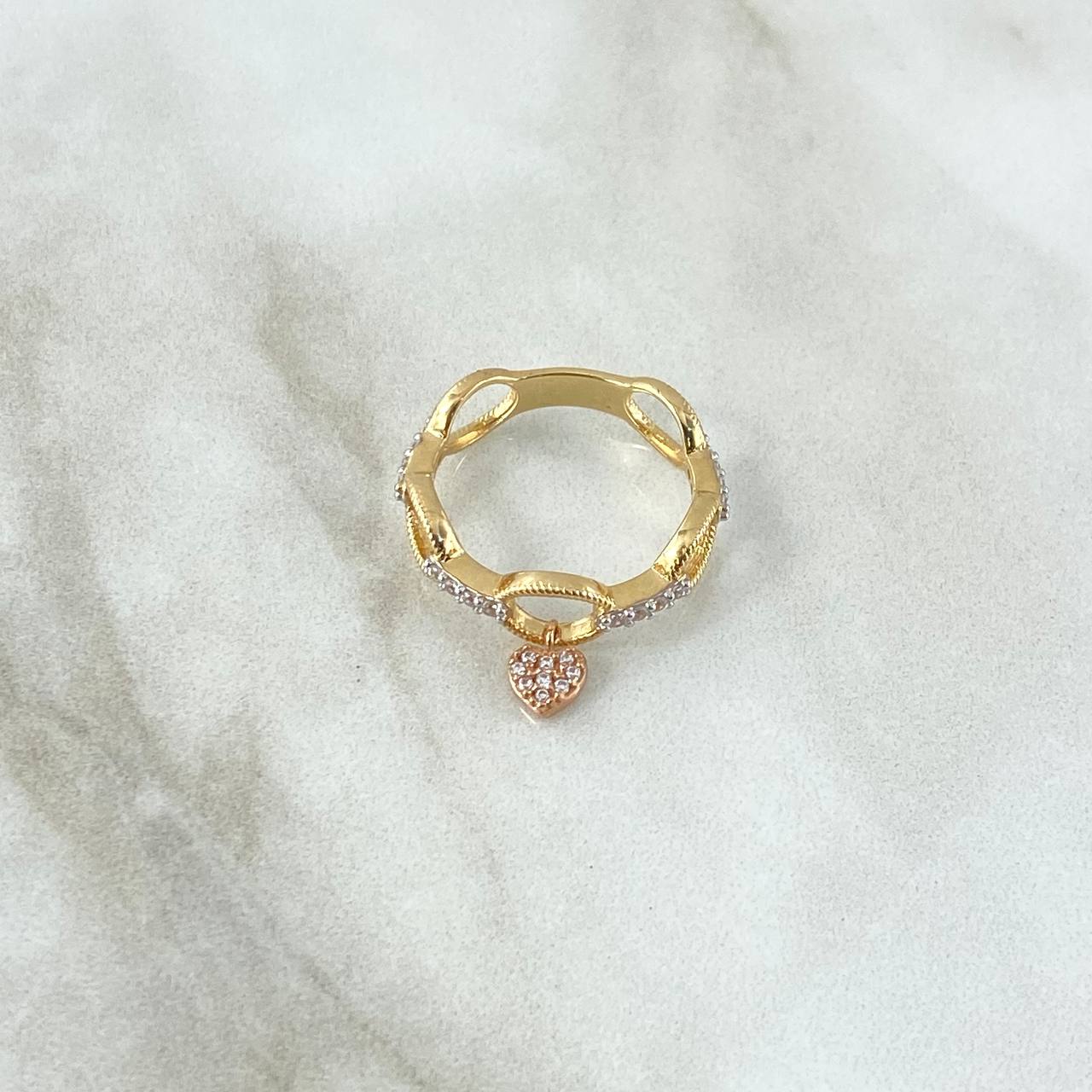 Anillo Aros Entrelazados Corazón Colgante 3gr / T6 1/4 / Circones Blancos Tres Oros 18K ©