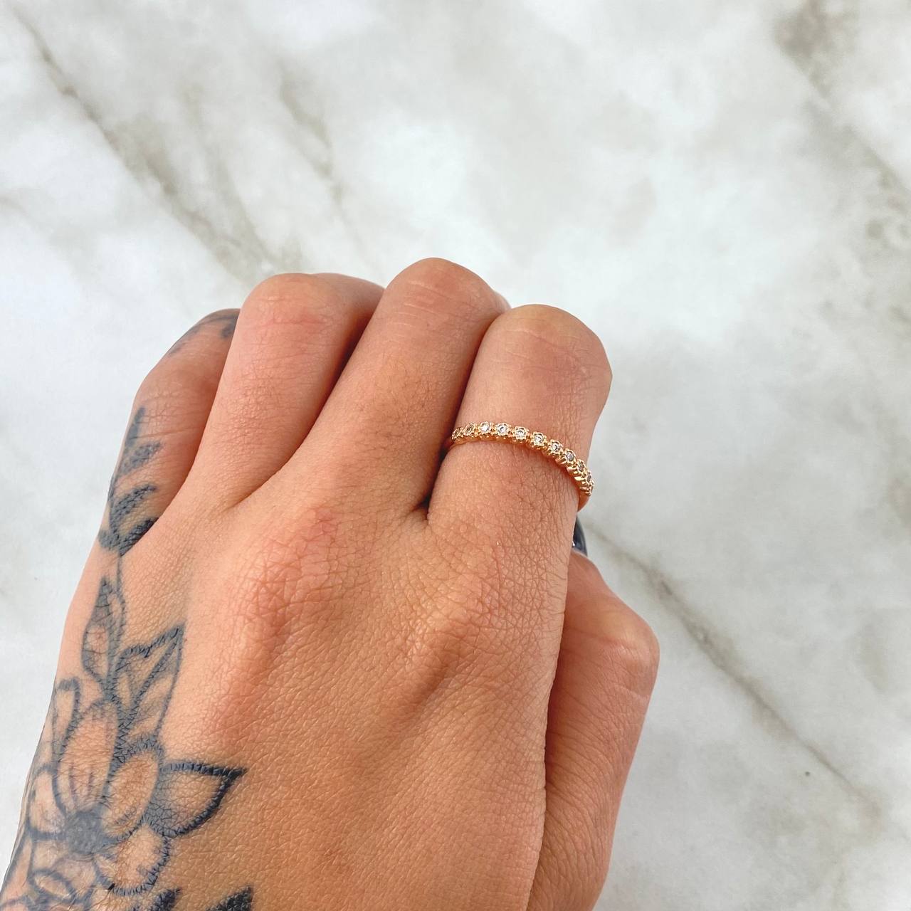 Anillo Linea de Ojos 1.45gr / T7 3/4 / Circones Blancos Oro Rosa 18K ©