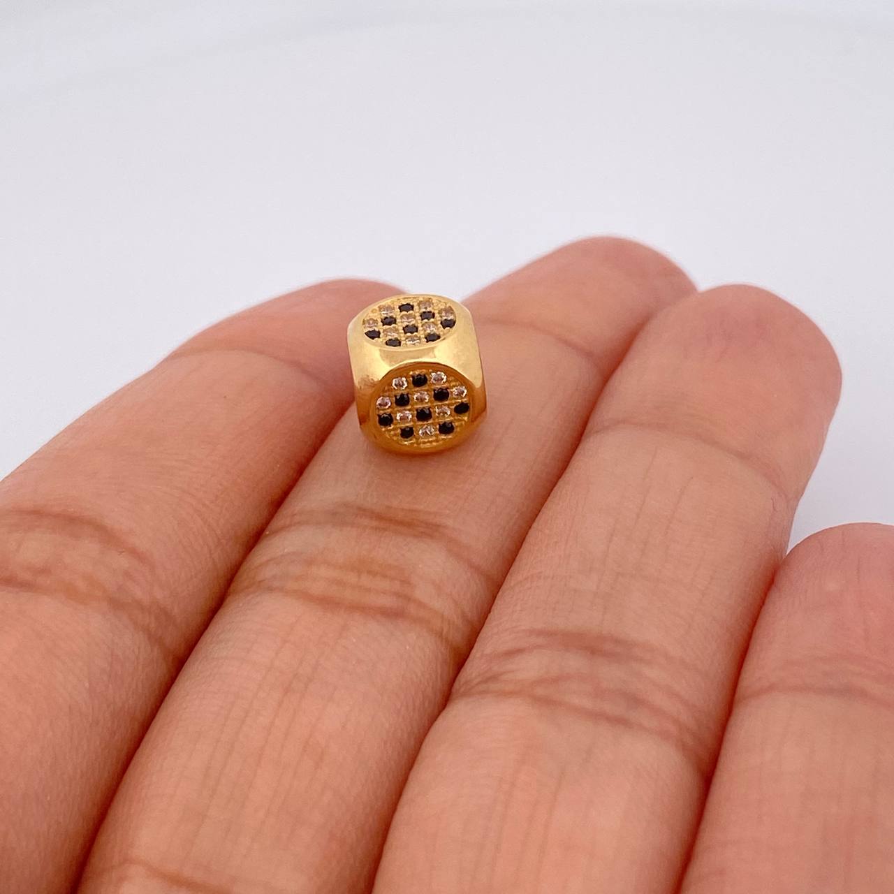 Herraje Cuadrado Dado 2.3gr / 1cm / Oro Amarillo 18K %