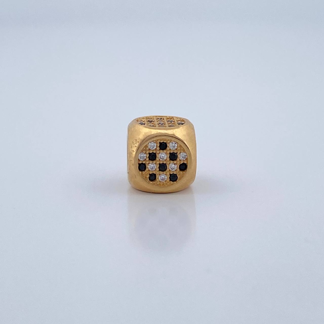 Herraje Cuadrado Dado 2.3gr / 1cm / Oro Amarillo 18K %