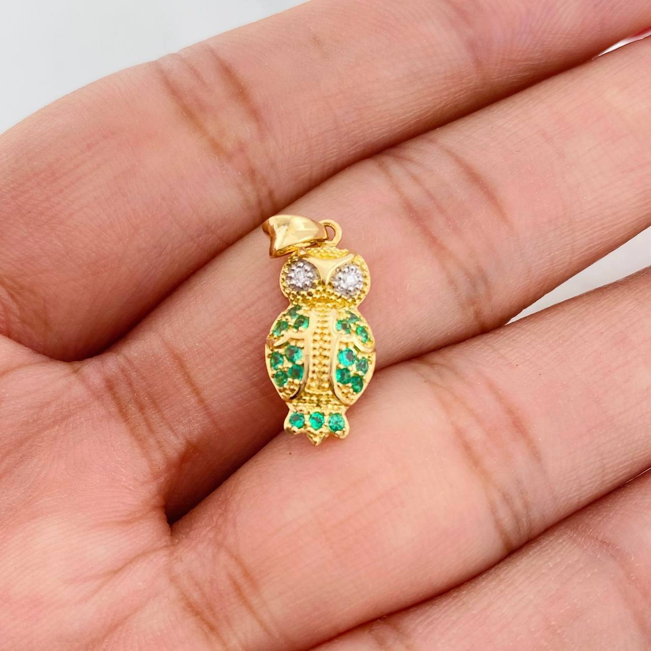 Dije Buho Esmeraldas 17pts Diamantes 2pts 1.55g / 2cm Oro Amarillo 18K