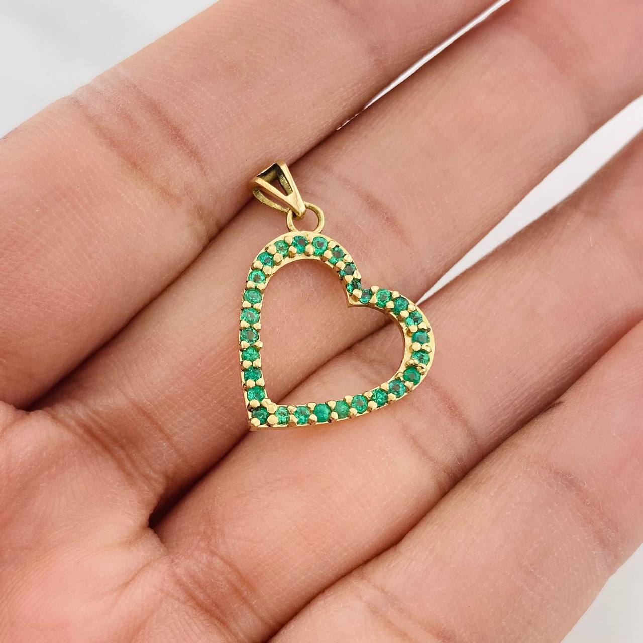 Dije Corazon Esmeraldas 27pts 2.05g / 2.05cm Oro Amarillo 18K