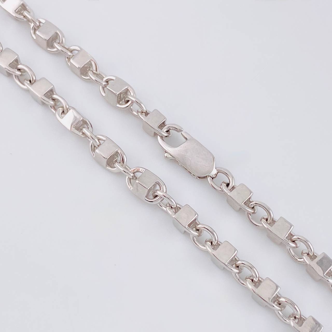 Cadena Rustica Cubica 43g / 65cm / 4.9mm Oro Blanco 18K