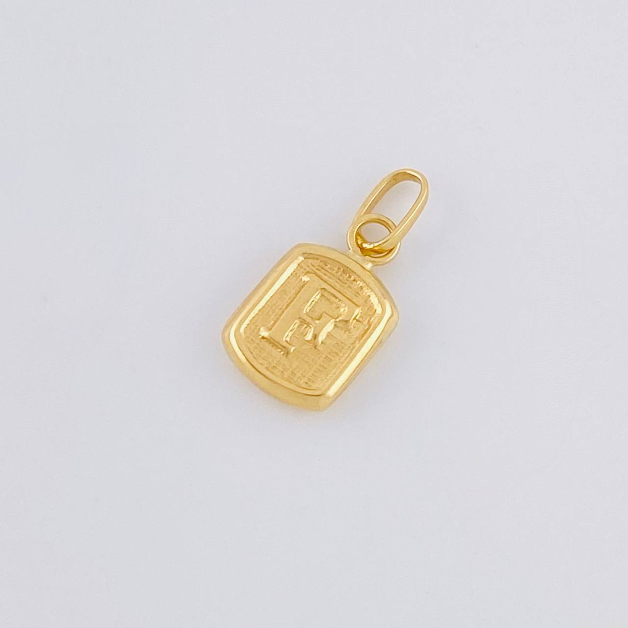 Dije Letra F 0.3g / 1.5cm Oro Amarillo 18K