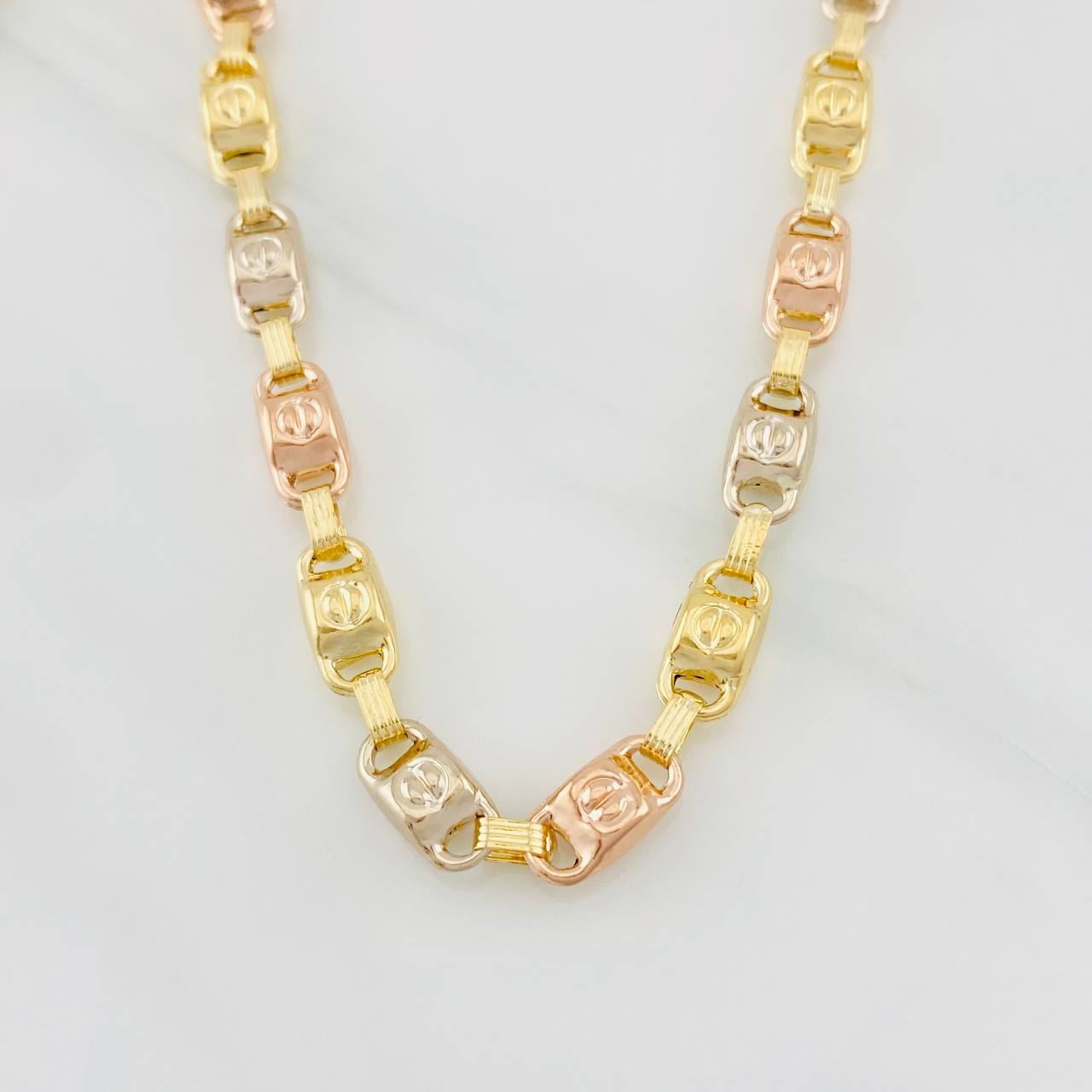Cadena Rustica Tornillo 15.5g / 60cm / 5.21mm Tres Oros 18K