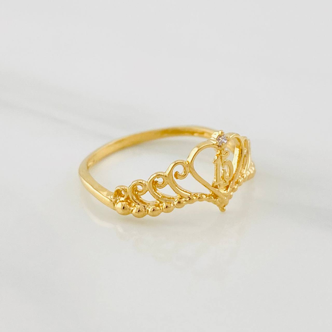 Anillo Corona Corazón 15's 1.5g / T6 3/4 Oro Amarillo 18K