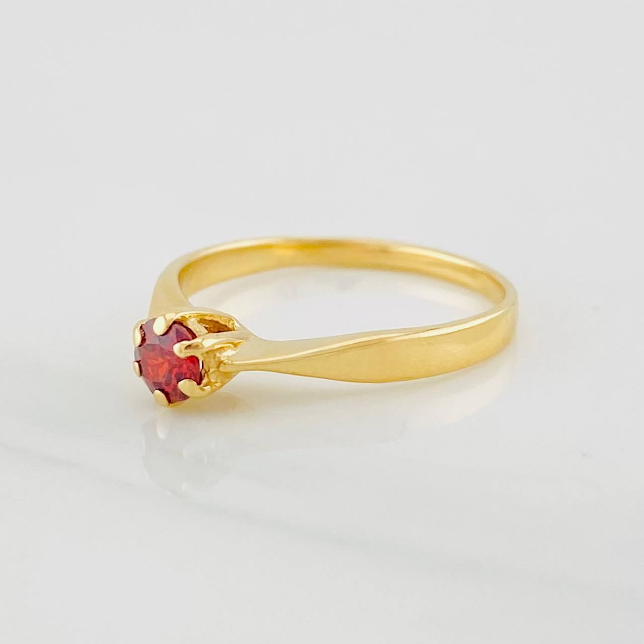 Anillo Solitario 1.65g / T4 1/2 Oro Amarillo 18K