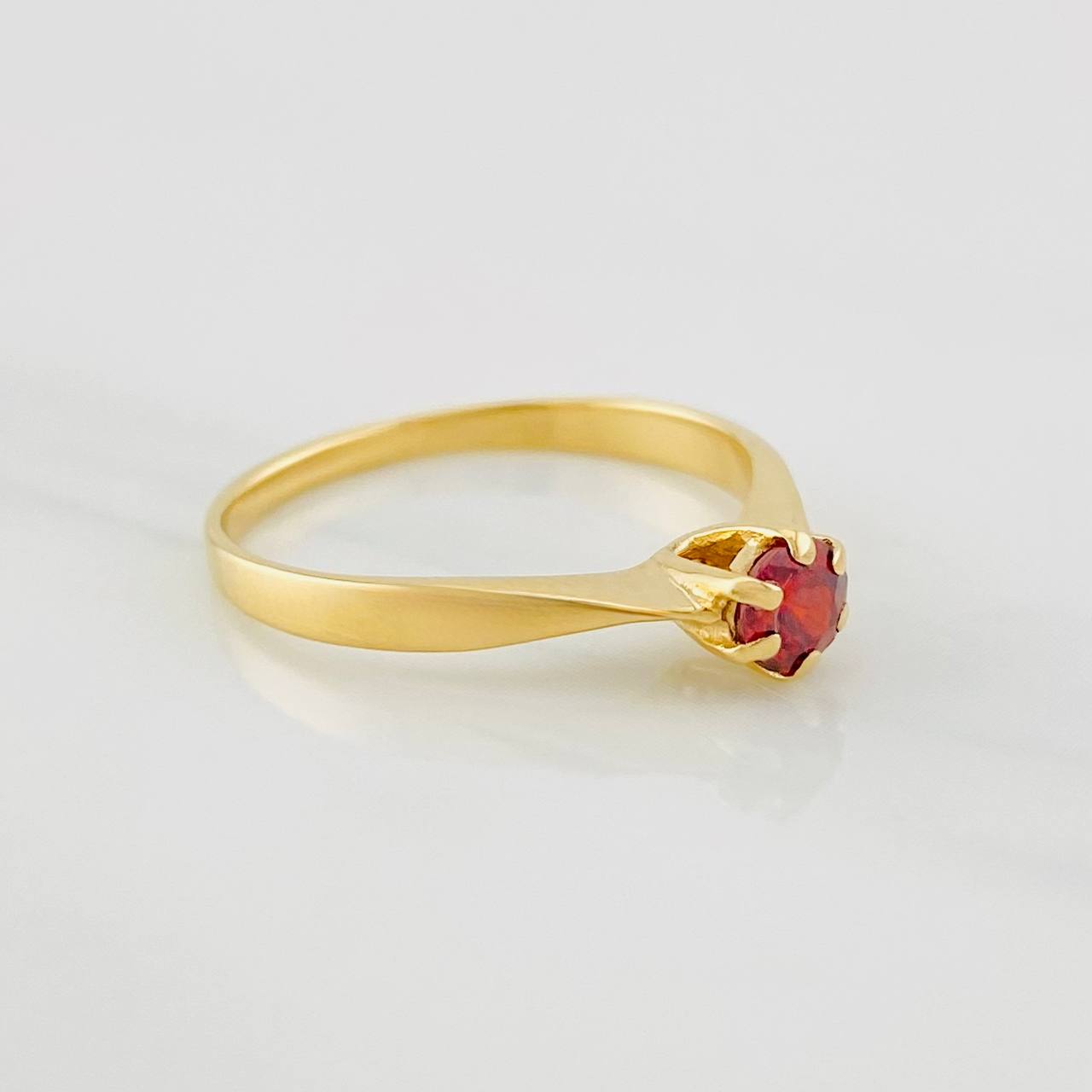 Anillo Solitario 1.65g / T4 1/2 Oro Amarillo 18K