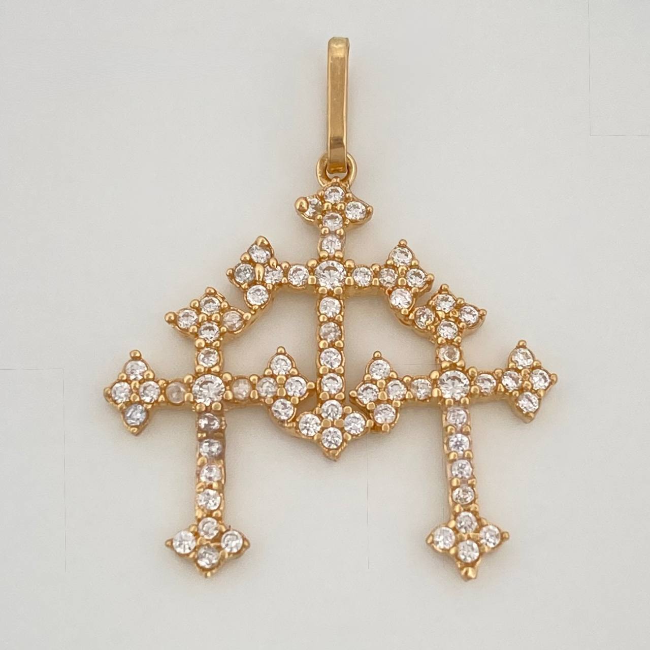 Dije Tres Cruces 1.5gr / 2.5cm / Oro Amarillo 18K %