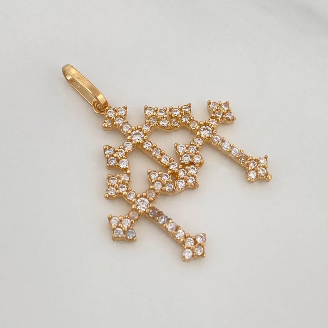 Dije Tres Cruces 1.5gr / 2.5cm / Oro Amarillo 18K %