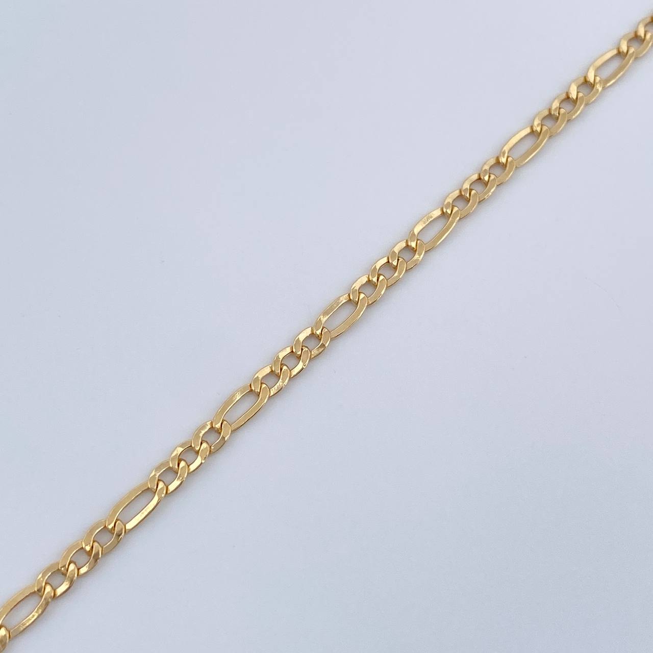 Pulso Figaro 1.3gr / 17.2cm / 2.3mm Oro Amarillo +1 18K %