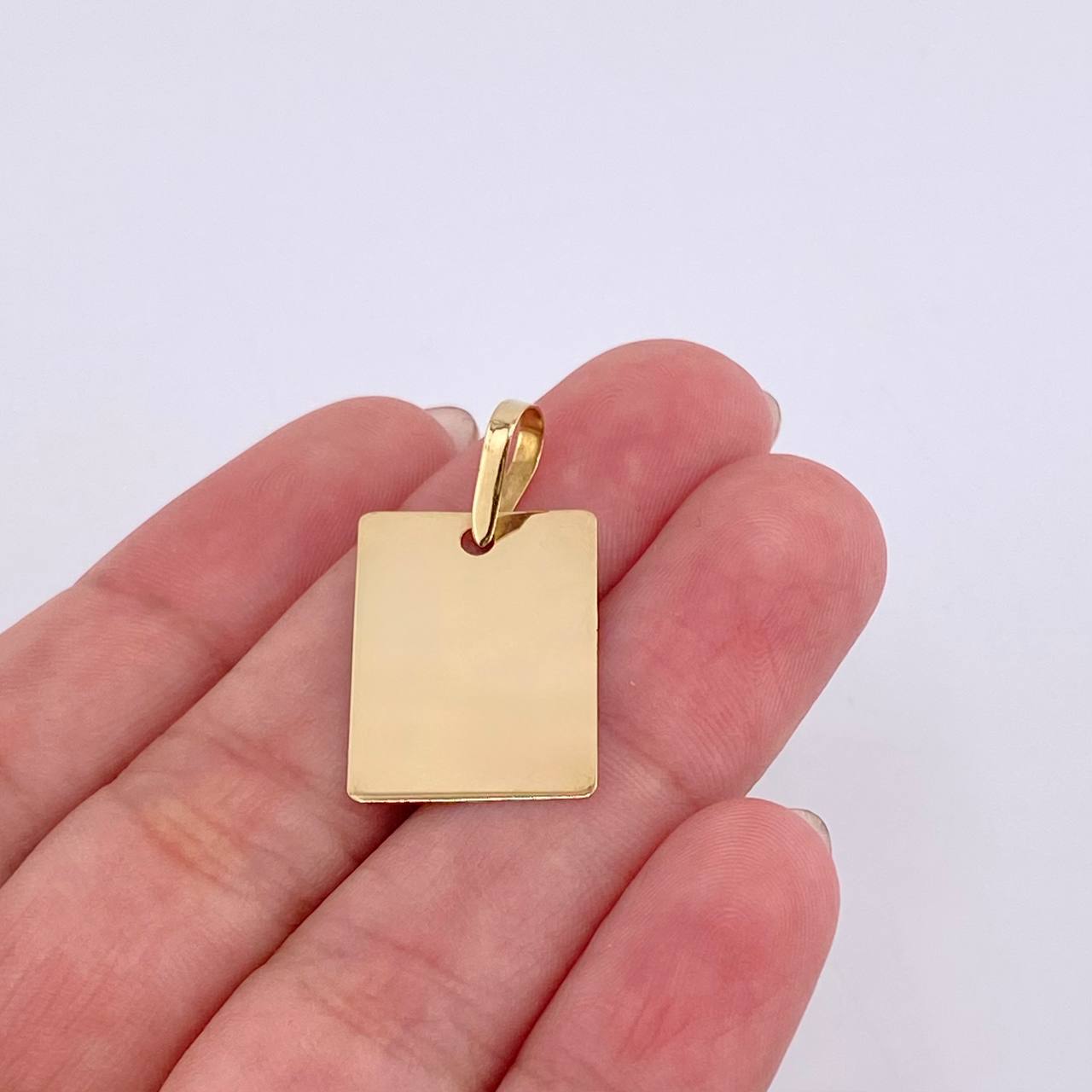 Dije Placa Rectangular 1.05gr / 2.6cm / Oro Amarillo 18K