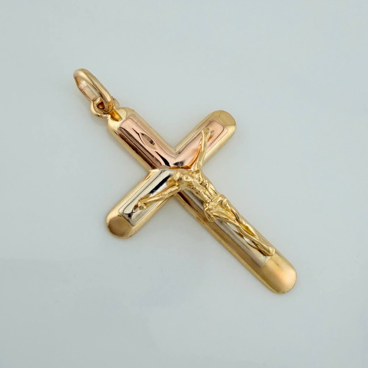 Dije Cruz Cristo 5.75gr / 5cm / Tres Oros  18K $