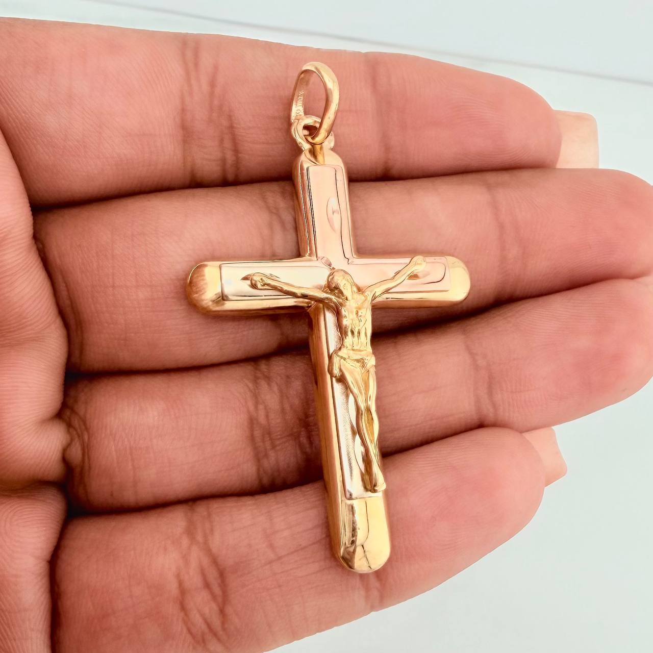 Dije Cruz Cristo 5.75gr / 5cm / Tres Oros  18K $
