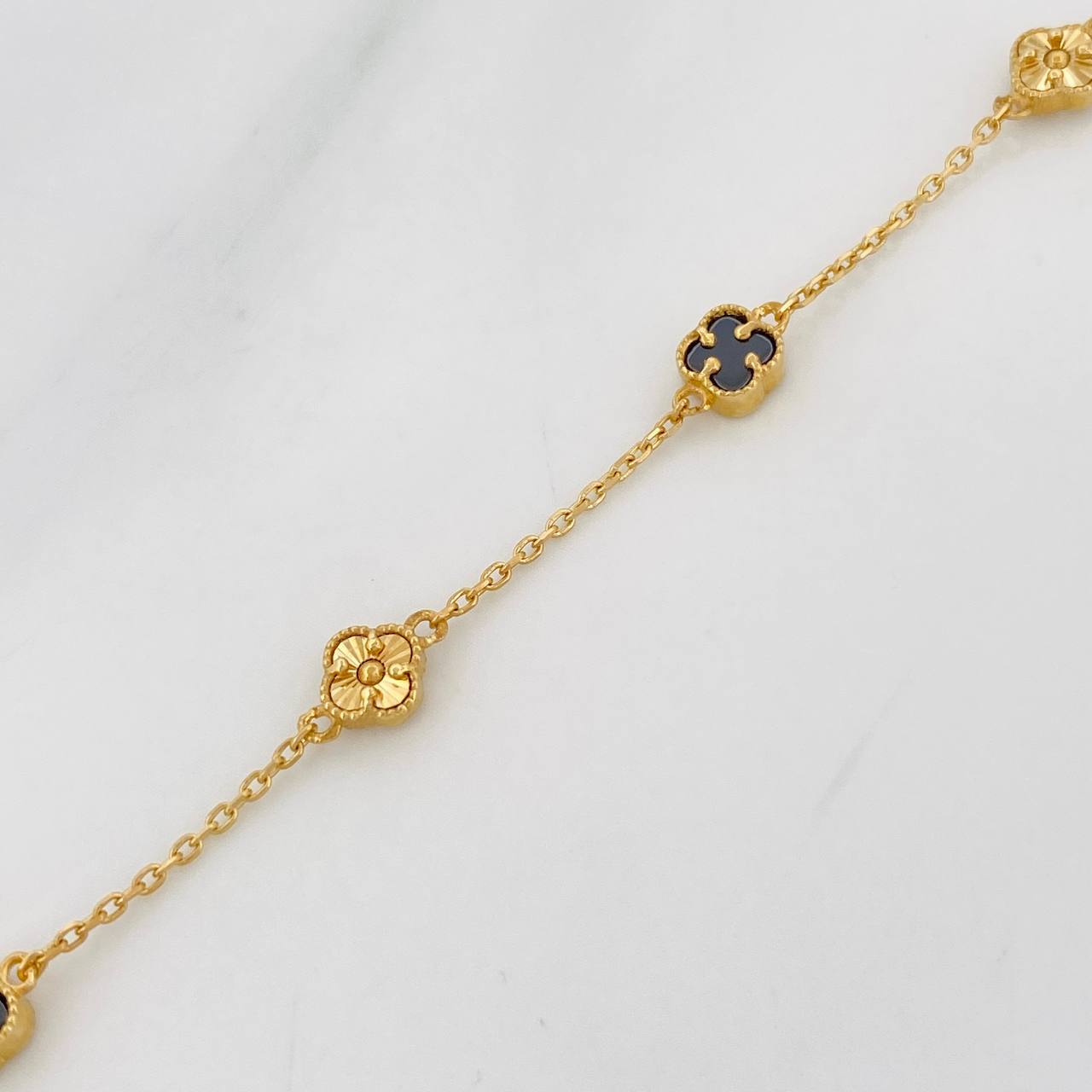Pulso Aro Seguido Trebol 3.2g / 21.5cm / 0.8mm Oro Amarillo 18K