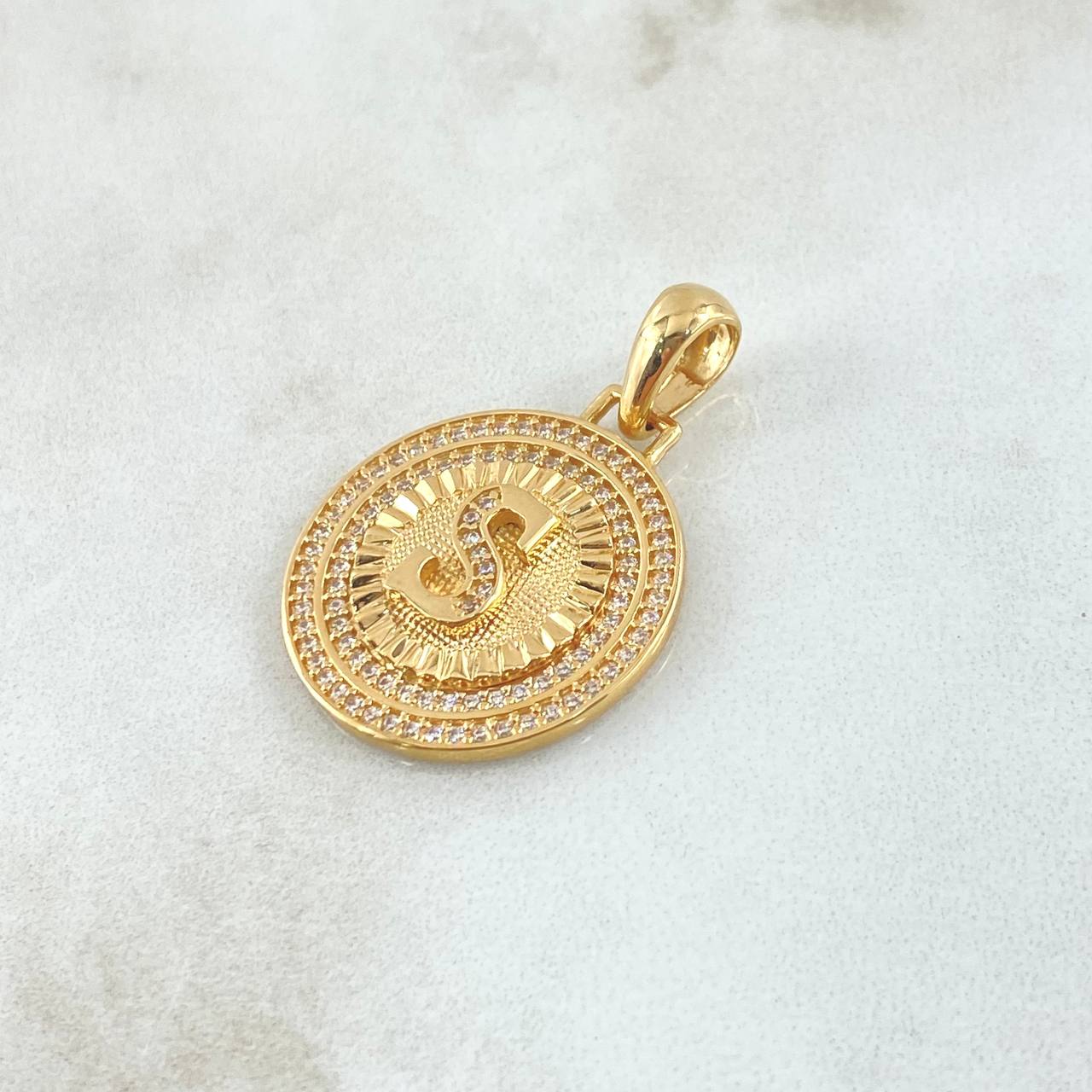 Dije Medalla Letra S 5.05gr / 3.1cm / Circones Blancos Oro Amarillo 18K
