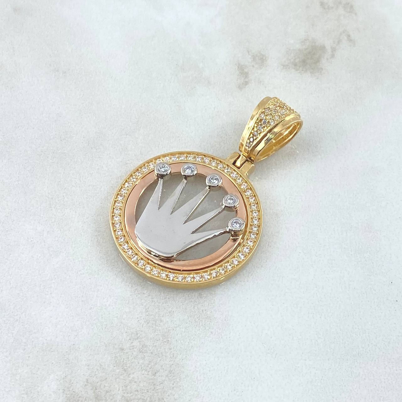 Dije Medalla Corona RX 8.05gr / 3.5cm / Circones Blancos  Tres Oros 18K