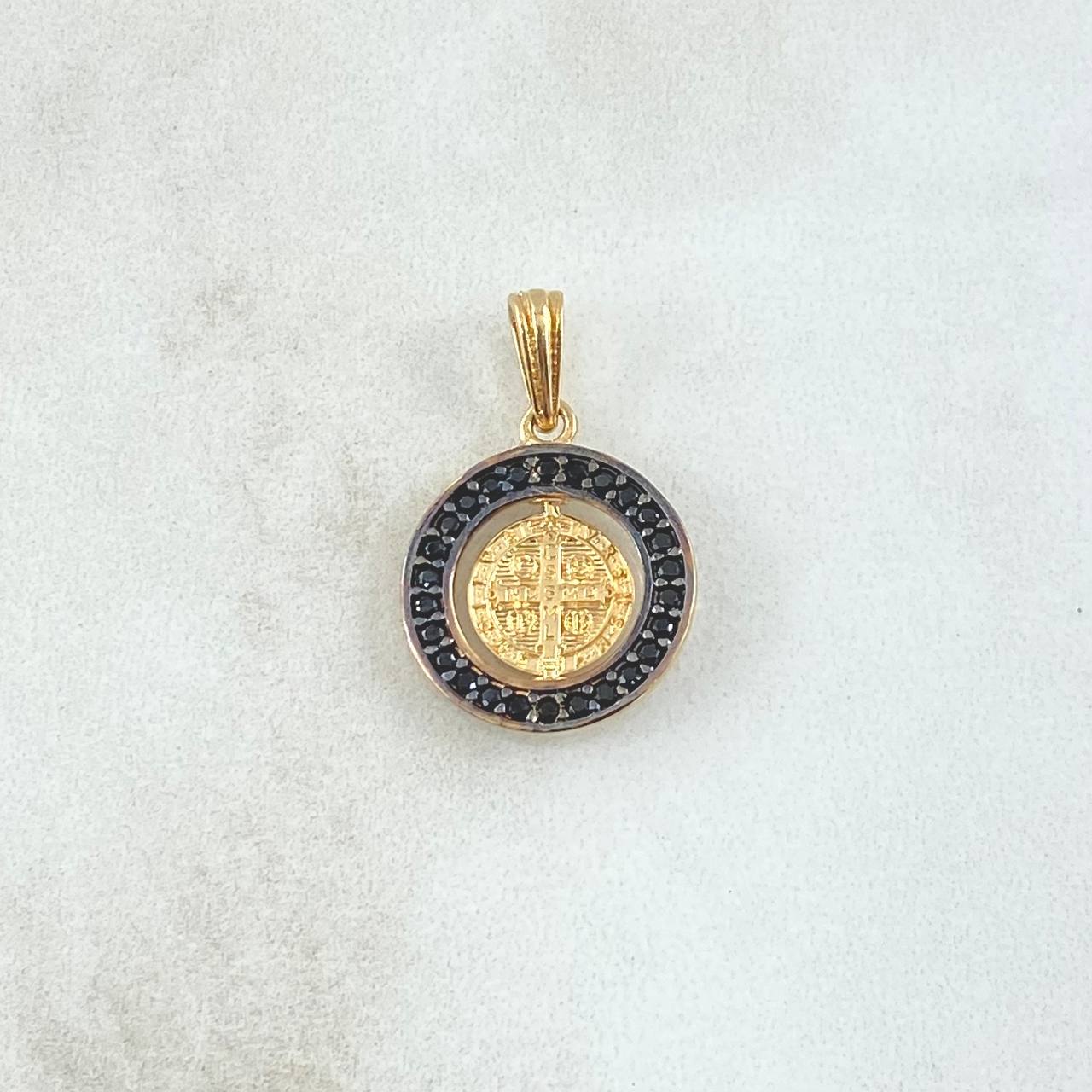 Dije San Benito En Aro Móvil  2.25gr / 2cm / Circones Negros Oro Amarillo 18K