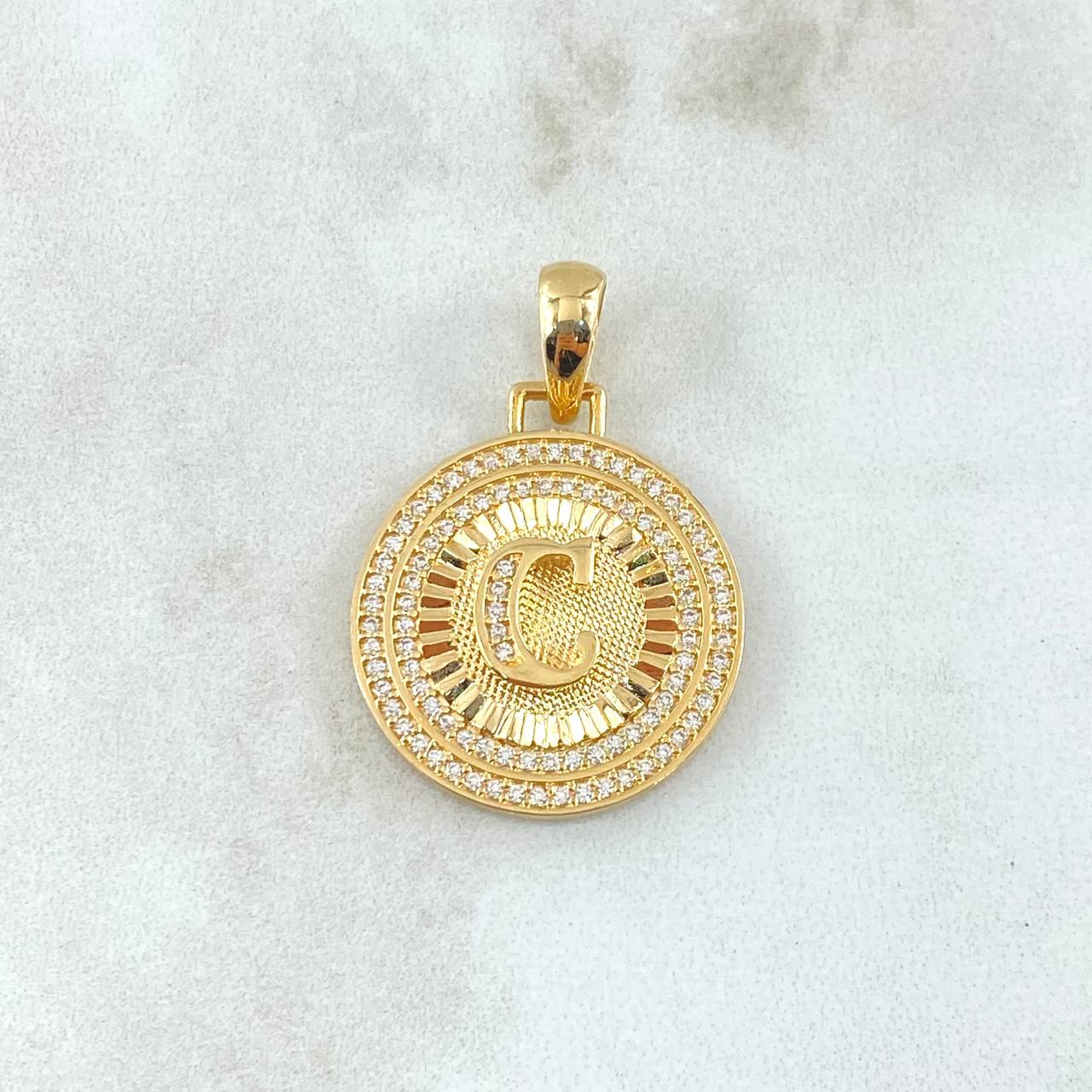 Dije Medalla Letra C 4.65gr / 3.1cm / Circones Blancos Oro Amarillo 18K