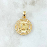 Dije Medalla Letra C 4.65gr / 3.1cm / Circones Blancos Oro Amarillo 18K