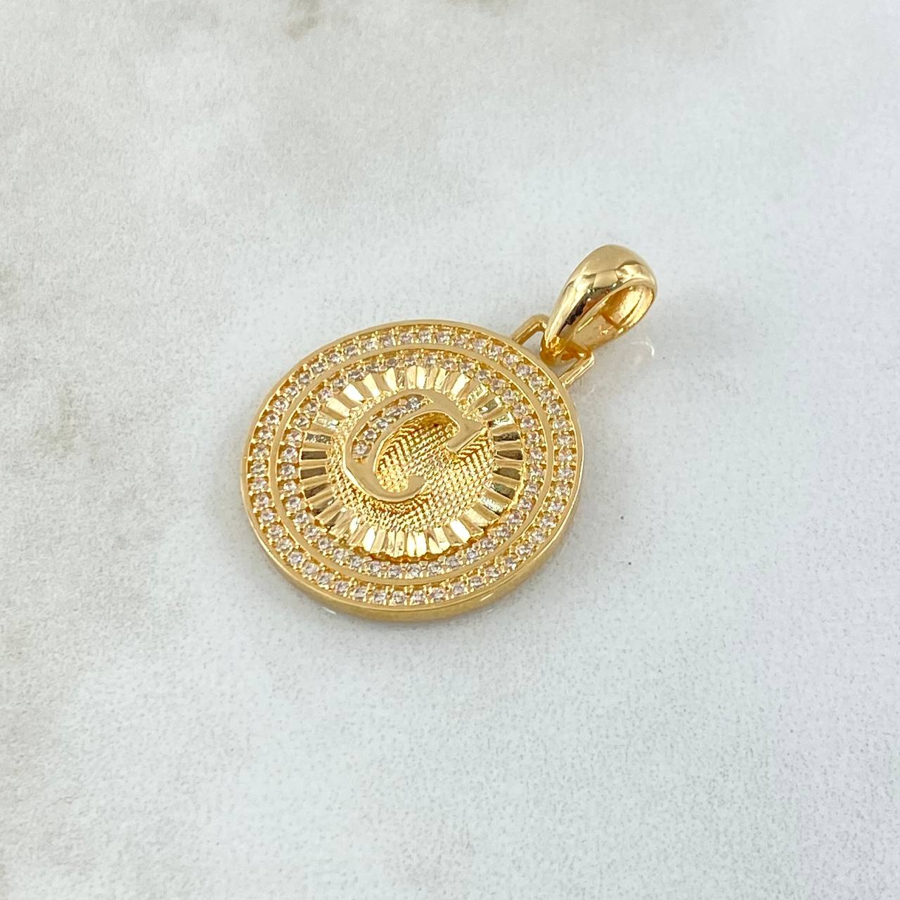 Dije Medalla Letra C 4.65gr / 3.1cm / Circones Blancos Oro Amarillo 18K