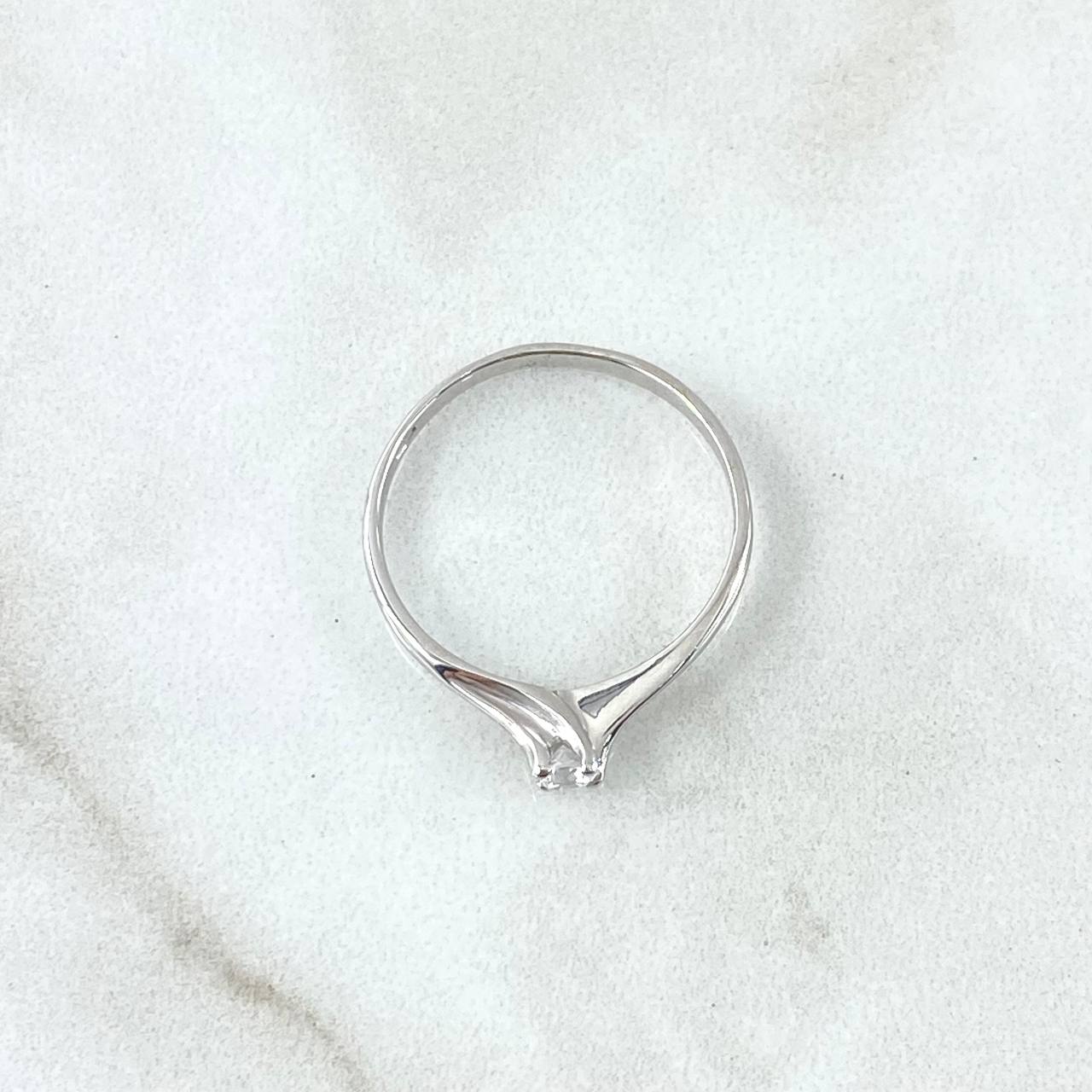Anillo Solitario Liso 1.3gr / T5 3/4 / Circon Blanco Oro Blanco 18K