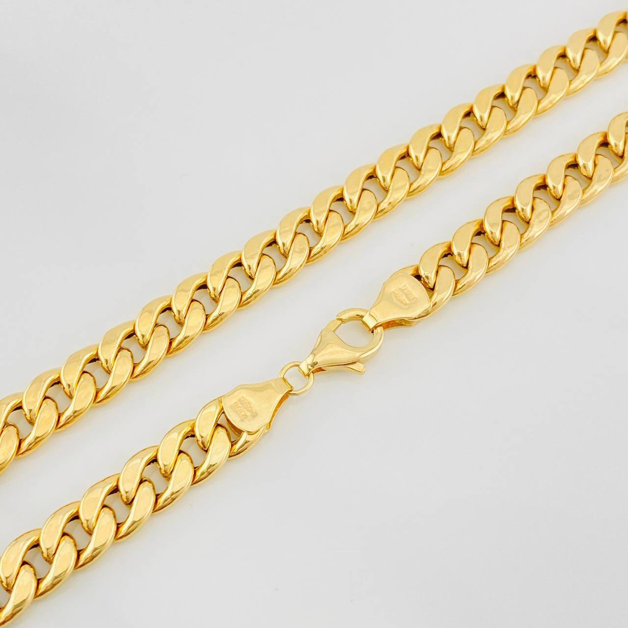 Cadena Cubana 14.4g / 70cm / 6.74mm Oro Amarillo 18K