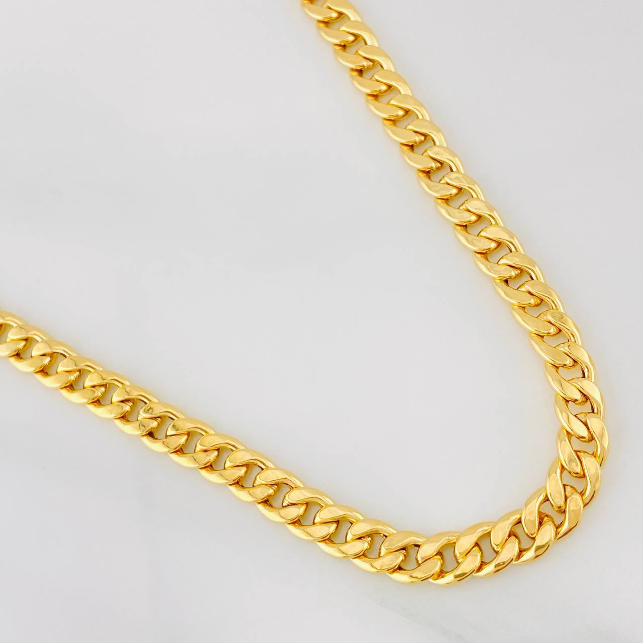 Cadena Cubana 8.1g / 70cm / 5.27mm Oro Amarillo 18K