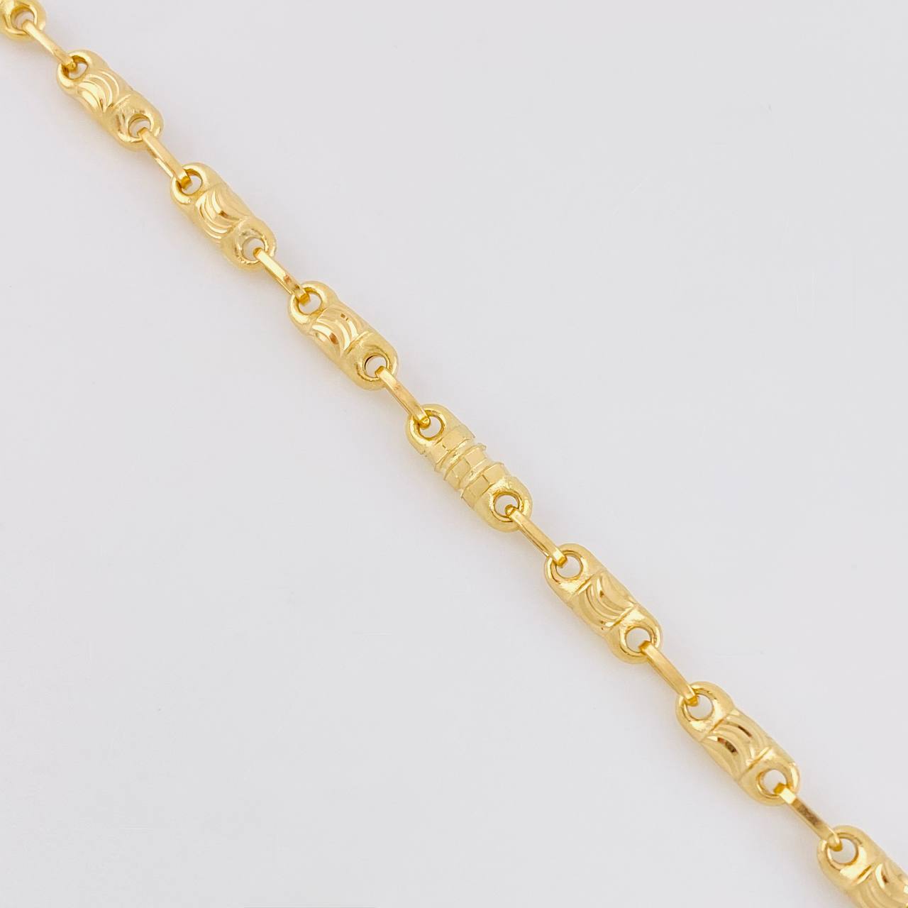 Pulso Rustico Barril Diamantado 5.6g / 20.7cm / 3.2mm Oro Amarillo 18K