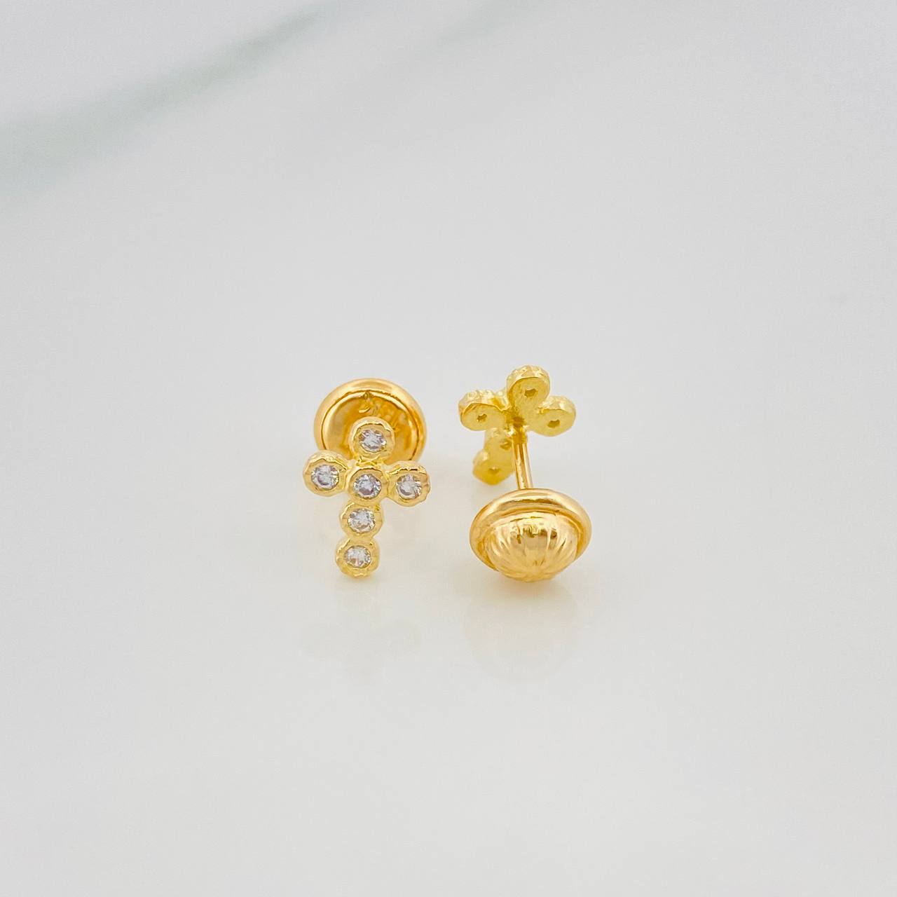 Topos Cruz 0.95 g / 4.3 mm Oro Amarillo 18K