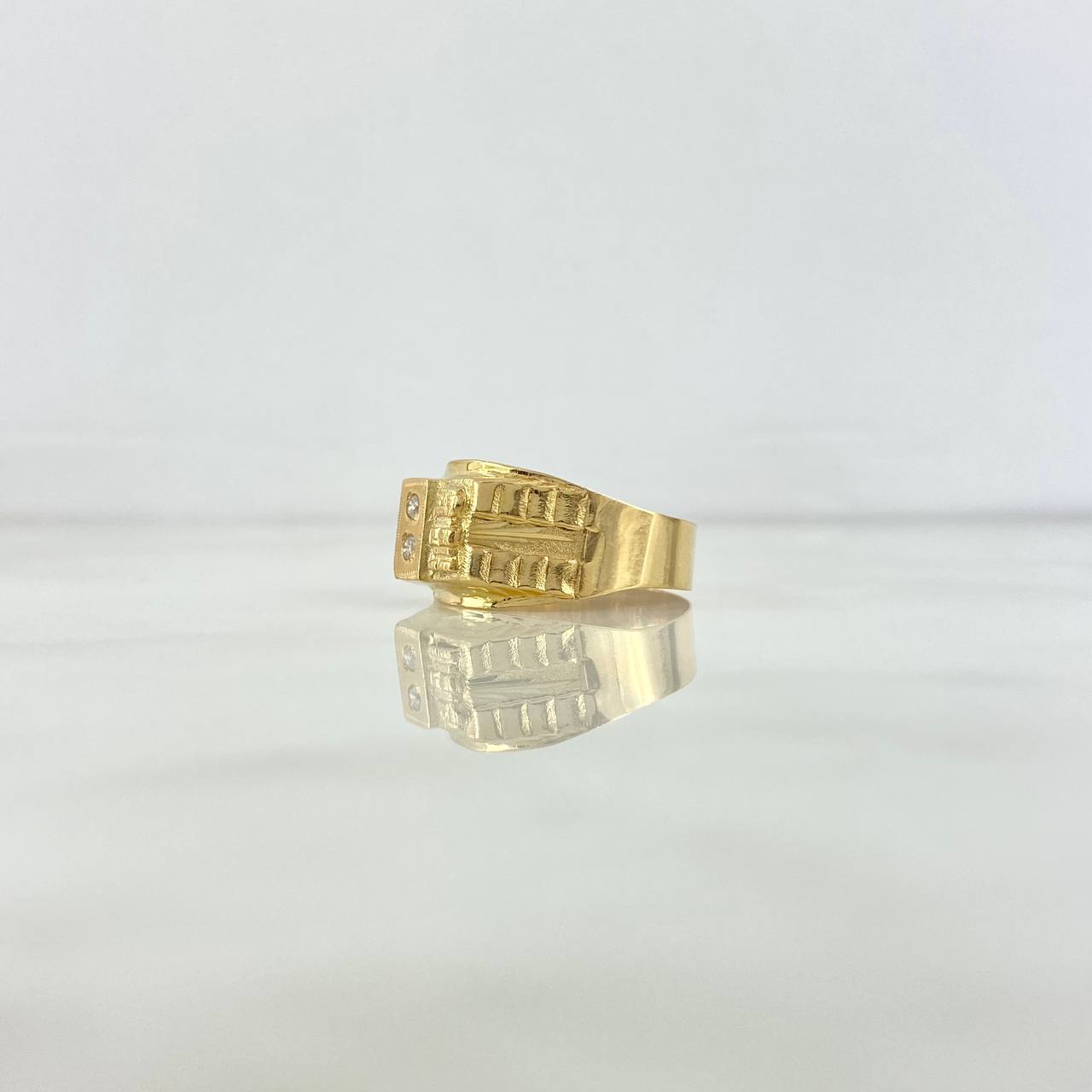 Anillo Quimbaya 3.05gr / T11 1/4 / Circones Blancos Oro Amarillo