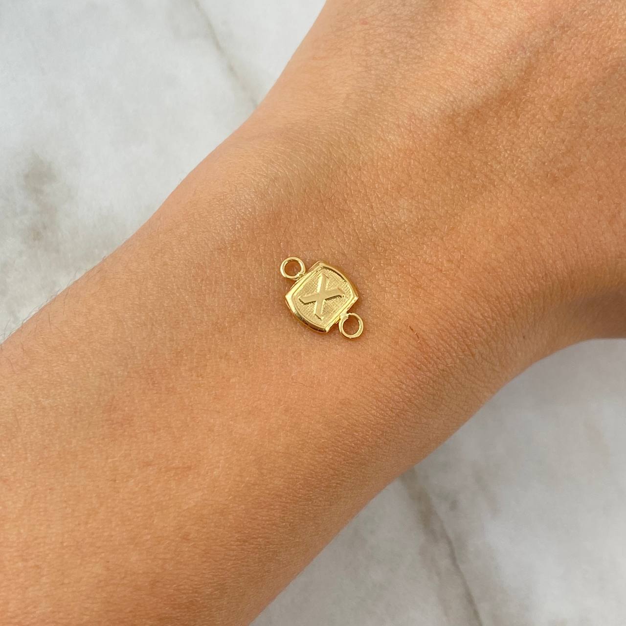 Herraje Letra X 0.3gr / 1.3cm / Marco Cuadrado Oro Amarillo
