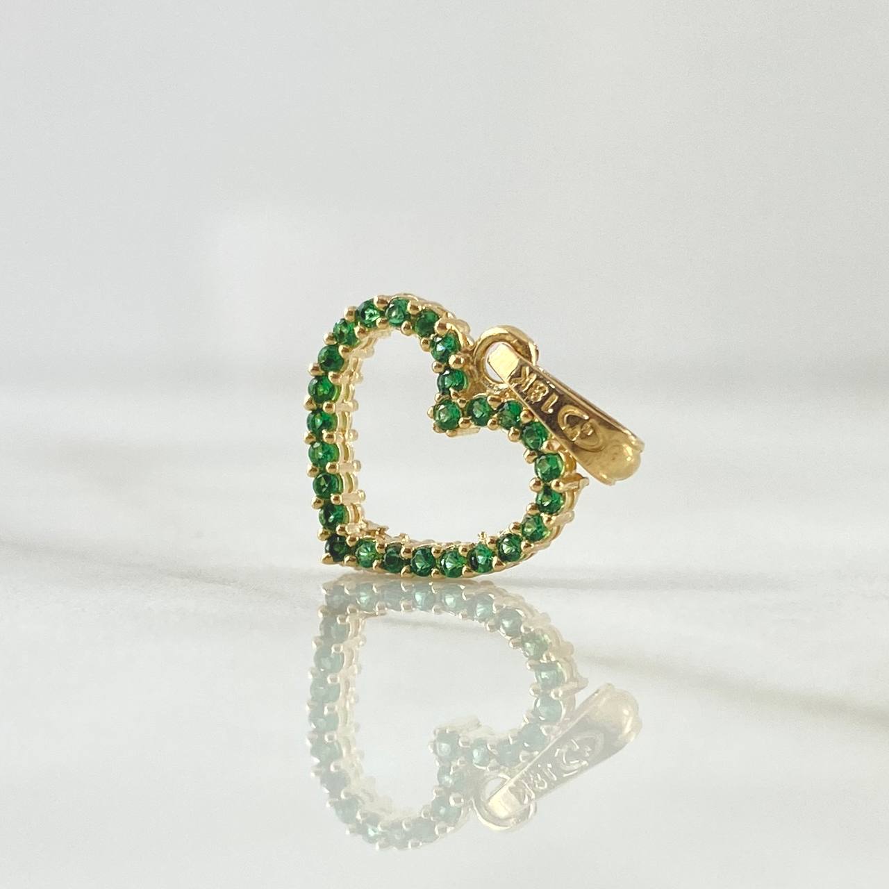 Dije Silueta Corazón Doble Faz 1.55gr / 2cm / Circones Blancos Verdes Oro Amarillo 18K