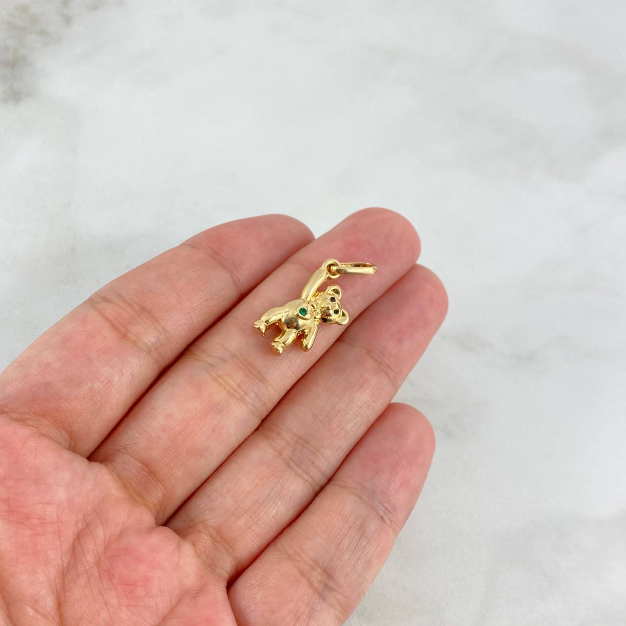 Dije Oso Corazon 1.95gr / 2.3cm / Circon Verde Negro Oro Amarillo