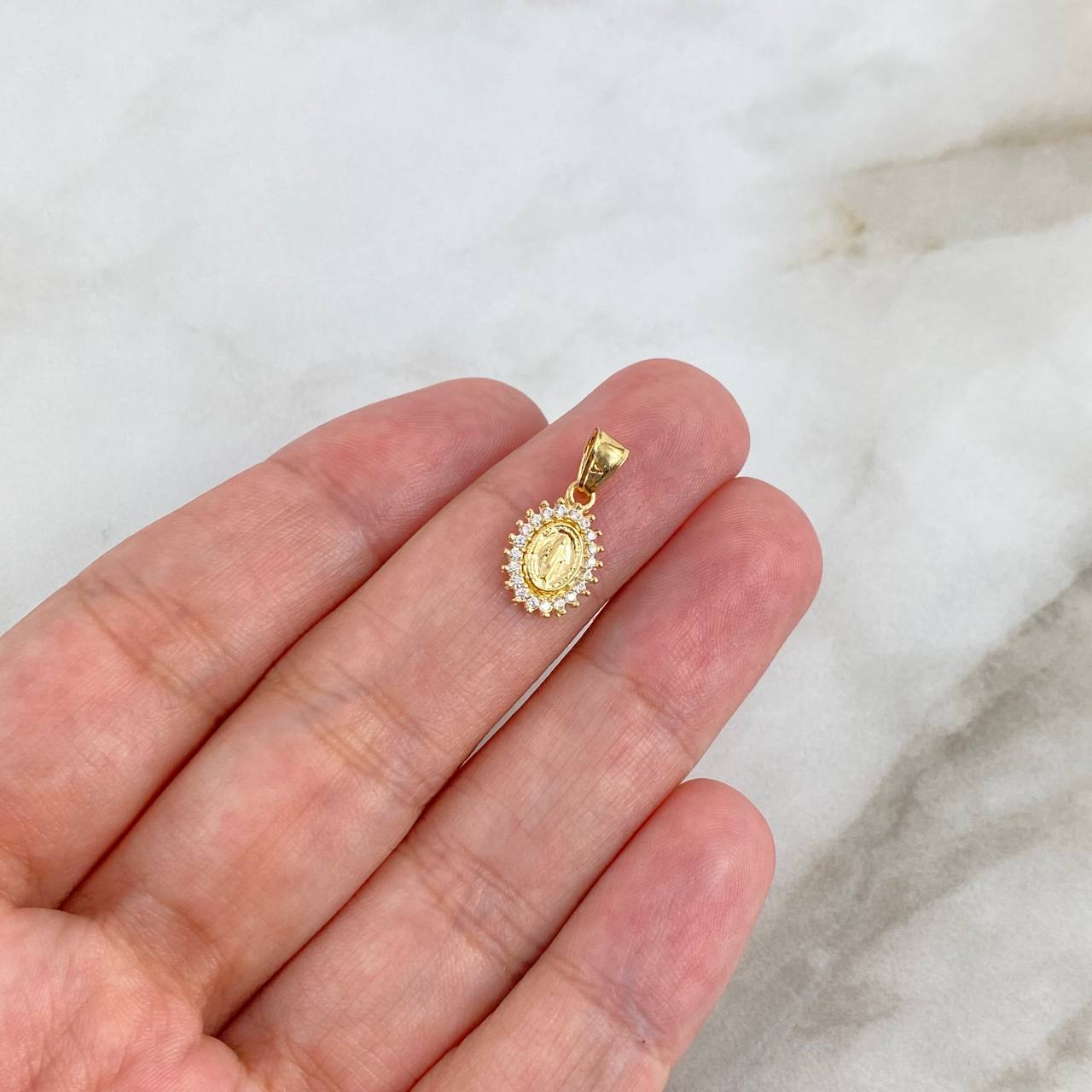 Dije Virgen Milagrosa 0.6gr / 1.7cm / Circones Blancos Oro Amarillo ©