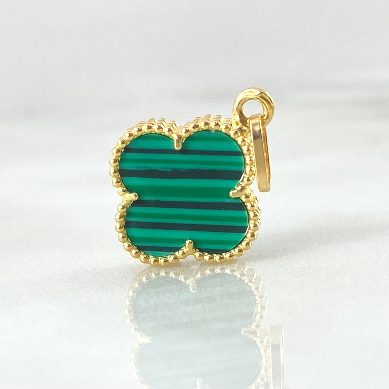 Dije Trébol Verde 1.15gr / 1.8cm / Oro Amarillo Nac.Esp. 18K