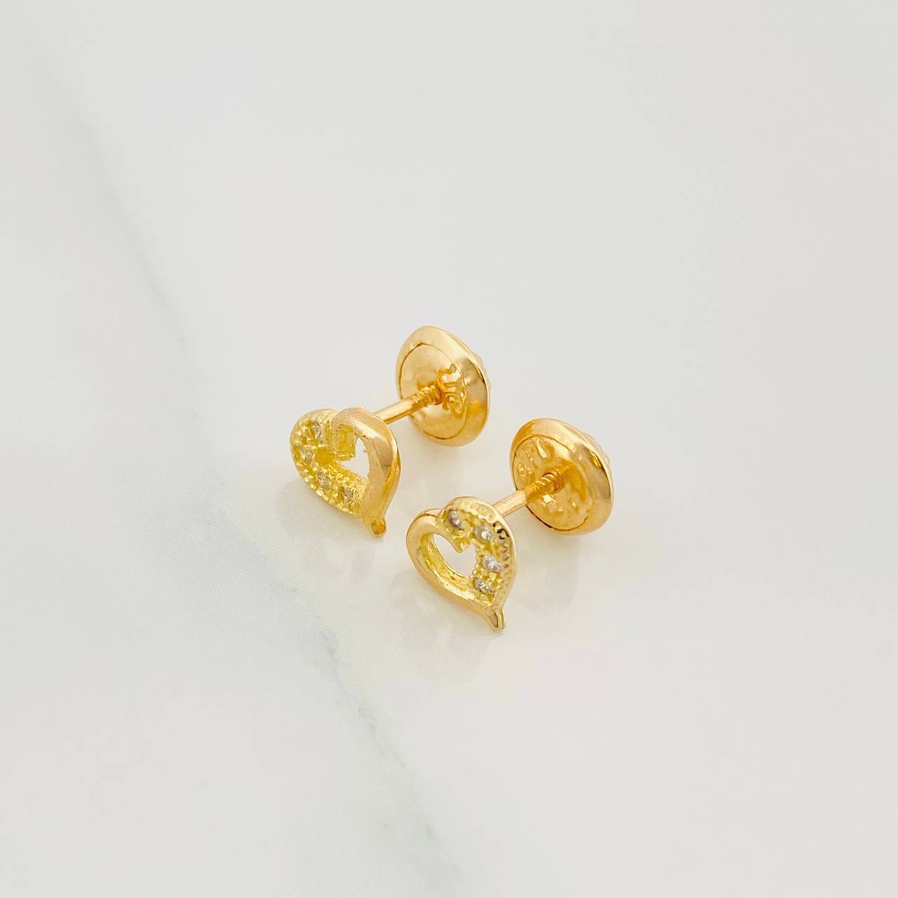 Topos Silueta Corazón 0.85 g / 5.7 mm Oro Amarillo 18K