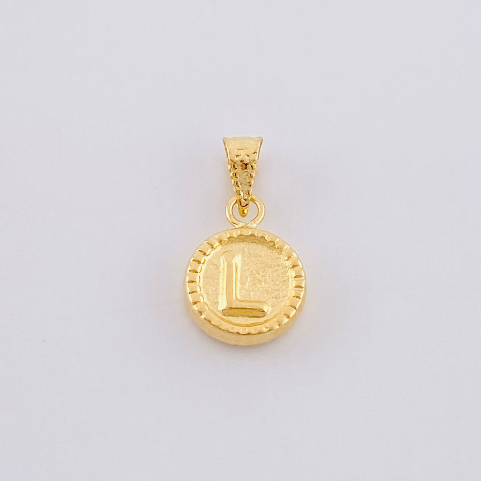 Dije Mate Letra L Bordeado 0.4g / 1.5cm Oro Amarillo 18K