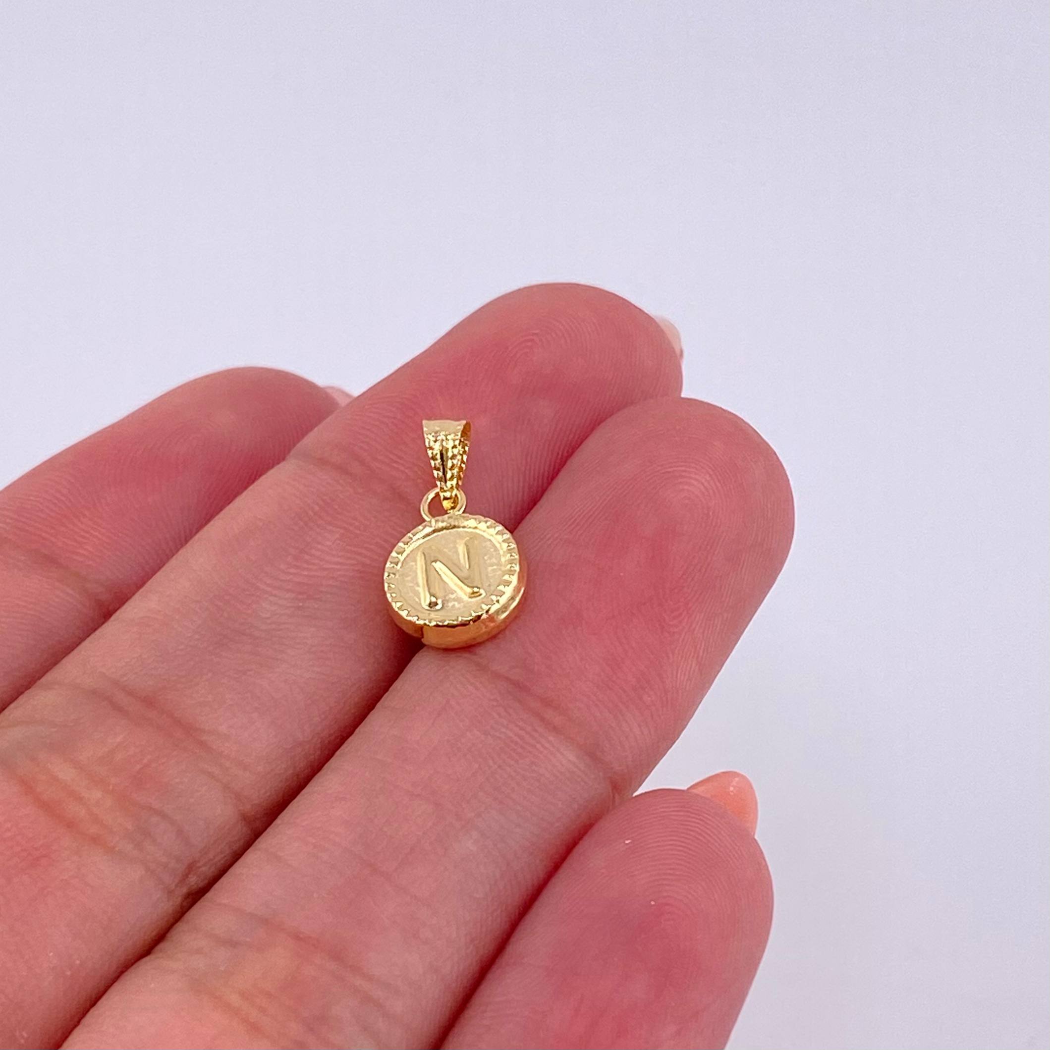 Dije Mate Letra N Bordeado 0.45g / 1.5cm Oro Amarillo 18K