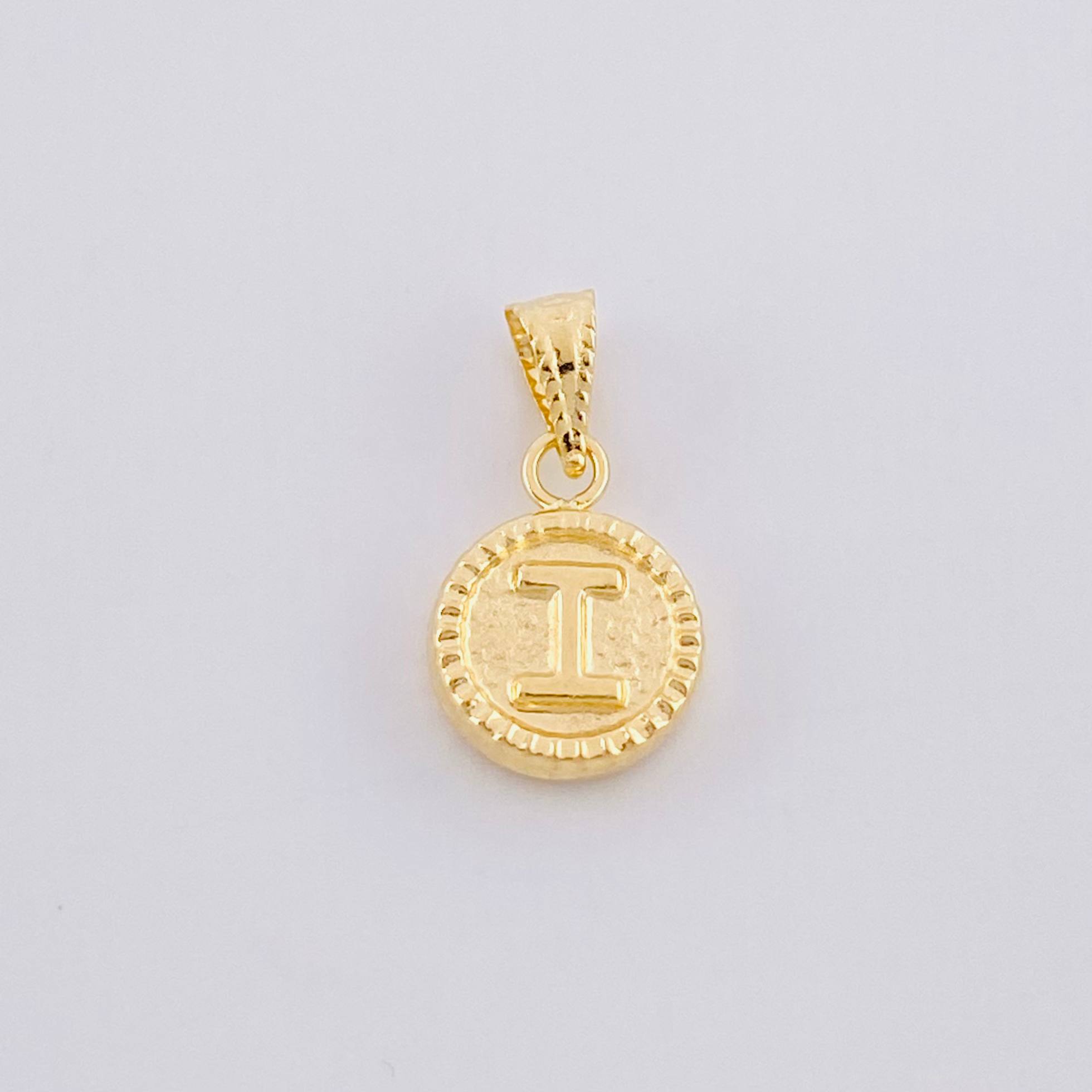 Dije Mate Letra I Bordeado 0.4g / 1.5cm Oro Amarillo 18K