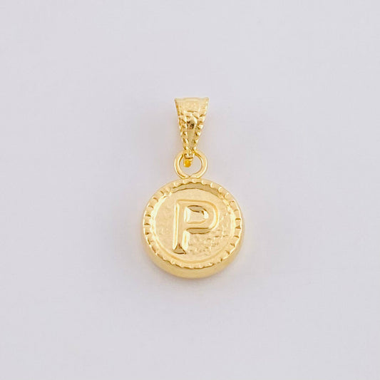 Dije Mate Letra P Bordeado 0.4g / 1.5cm Oro Amarillo 18K