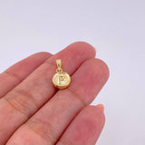 Dije Mate Letra P Bordeado 0.4g / 1.5cm Oro Amarillo 18K