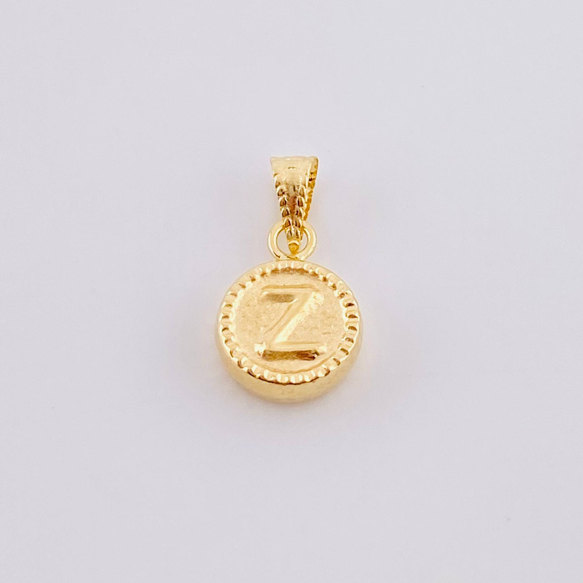 Dije Mate Letra Z Bordeado 0.45g / 1.5cm Oro Amarillo 18K
