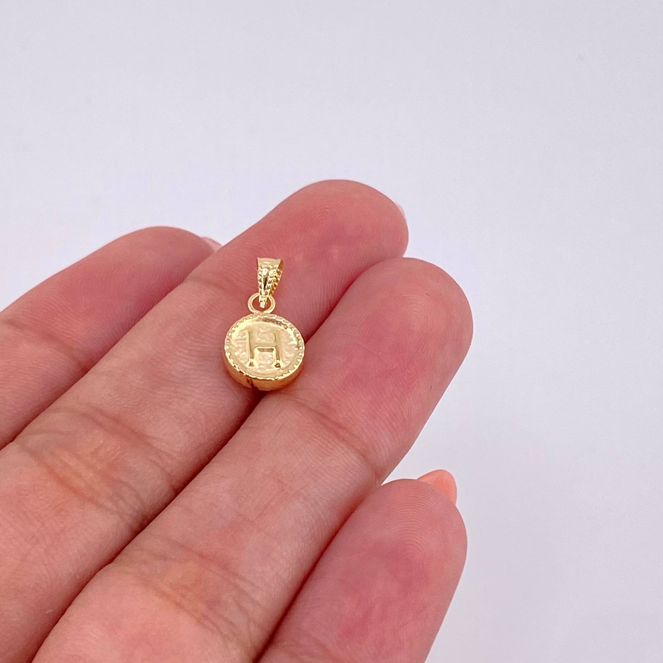 Dije Mate Letra H Bordeado 0.4g / 1.5cm Oro Amarillo 18K