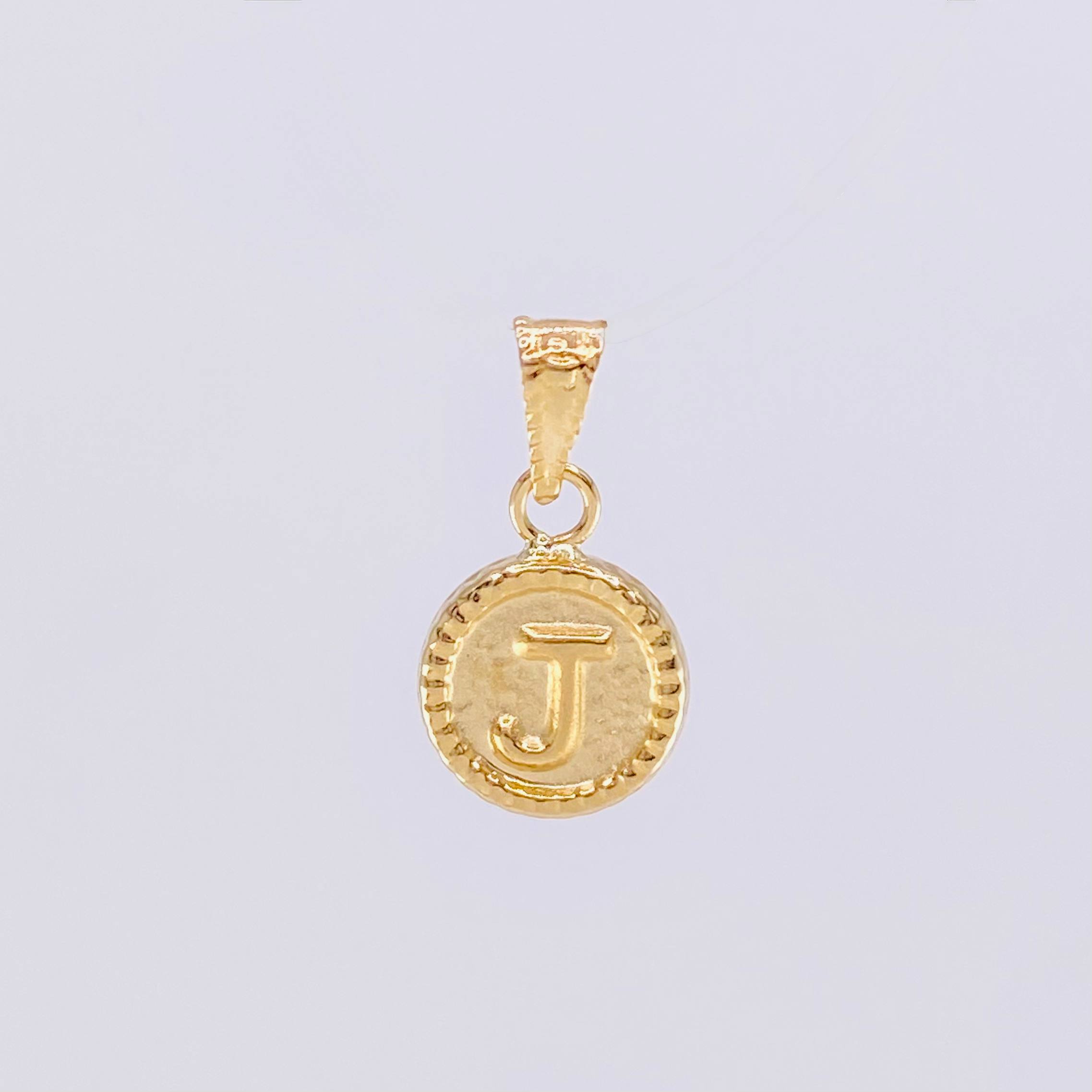 Dije Mate Letra J Bordeado 0.4g / 1.5cm Oro Amarillo 18K