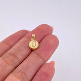 Dije Mate Letra u Bordeado 0.45g / 1.5cm Oro Amarillo 18K