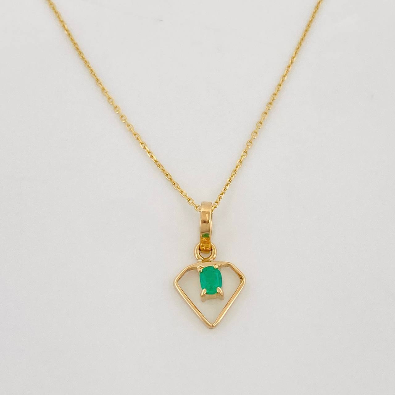 Set Cadena Aro Seguido + Dije Corazon Esmeralda 0.7pts / 1.35g / 50cm Oro Amarillo 18K