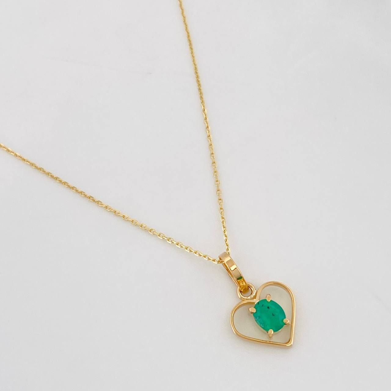 Set Cadena Aro Seguido + Dije Corazon Esmeralda 0.6pts / 1.3g / 50cm Oro Amarillo 18K