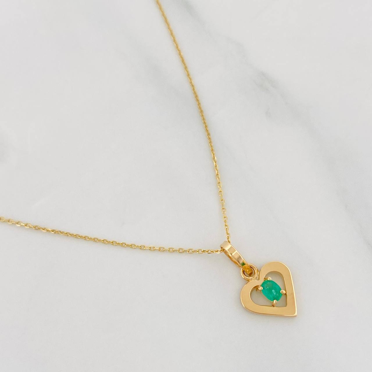 Set Cadena Aro Seguido + Dije Corazon Esmeralda 0.8pts / 1.4g / 50cm Oro Amarillo 18K
