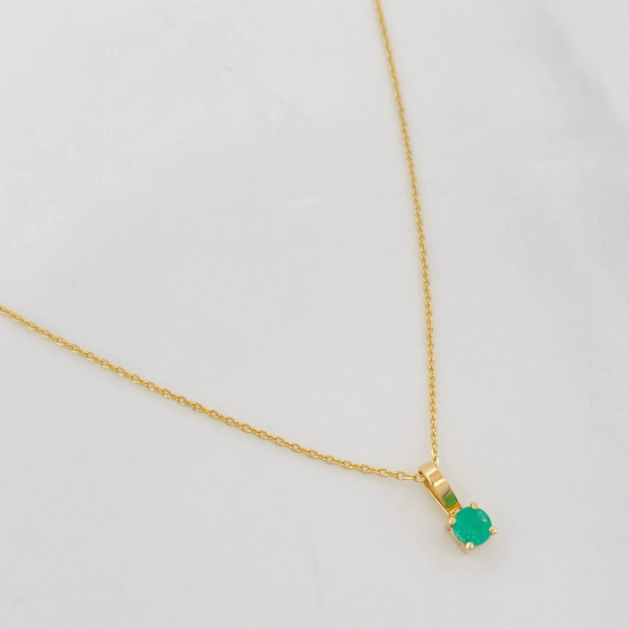 Set Cadena Aro Seguido + Dije Circulo Esmeralda 0.8pts / 1.1g / 50cm Oro Amarillo 18K